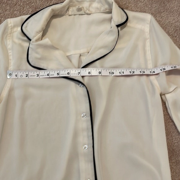 White shirt - Picture 6 of 7